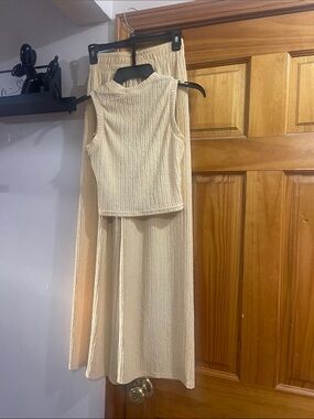 Butter colored matching set with rhinestones - Brand New, never worn!